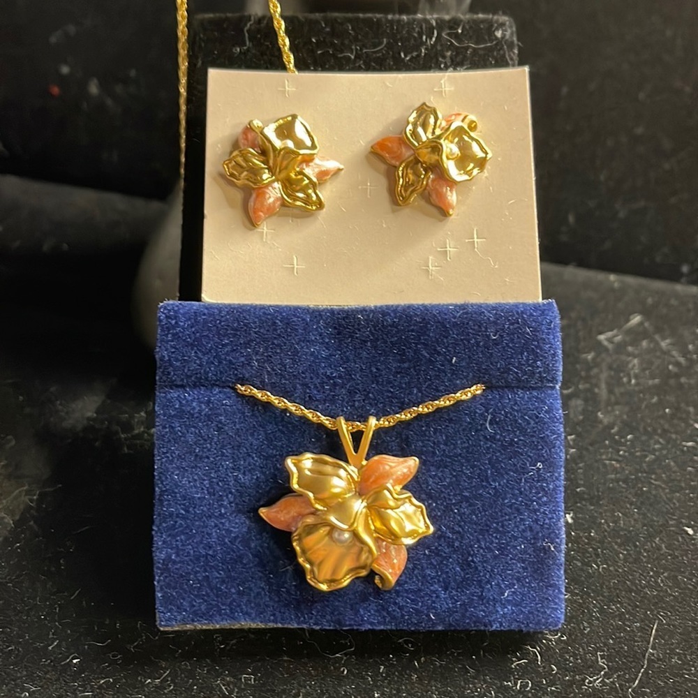 Avon - 1990/1992 - Vintage Precious Orchid Earrings and Necklace Set